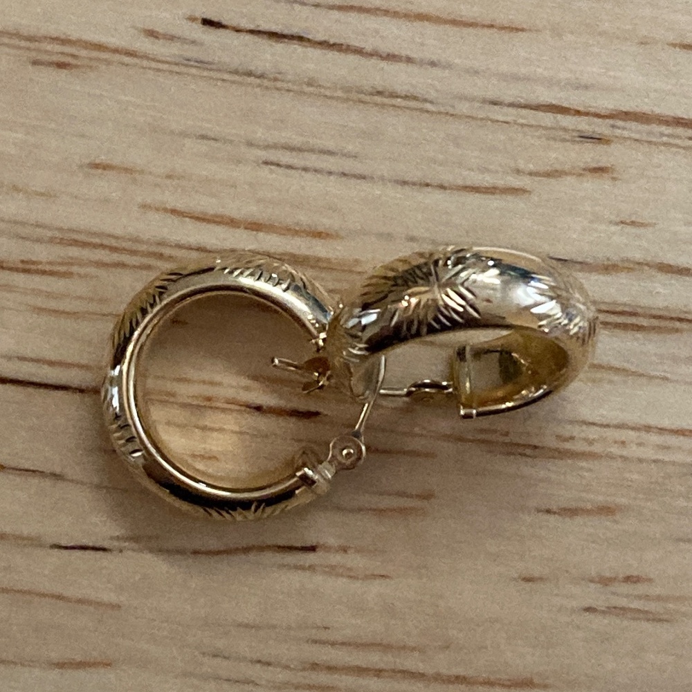 Diamond-cut 14k 15mm hoop earrings- so sparkly!